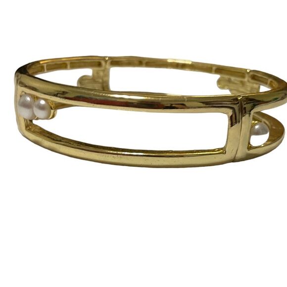 Gold Pearl Bracelet   - Picture 6 of 6
